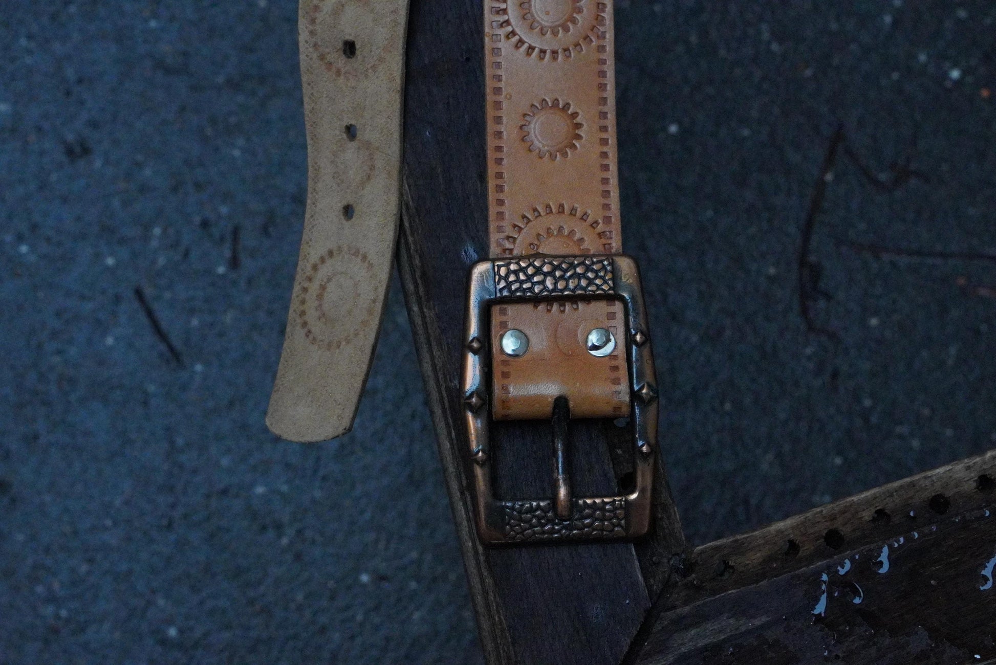 Vintage Tan Leather Belt Sunburst Hand Tooled Boho 70s Western Waist Belt Copper
