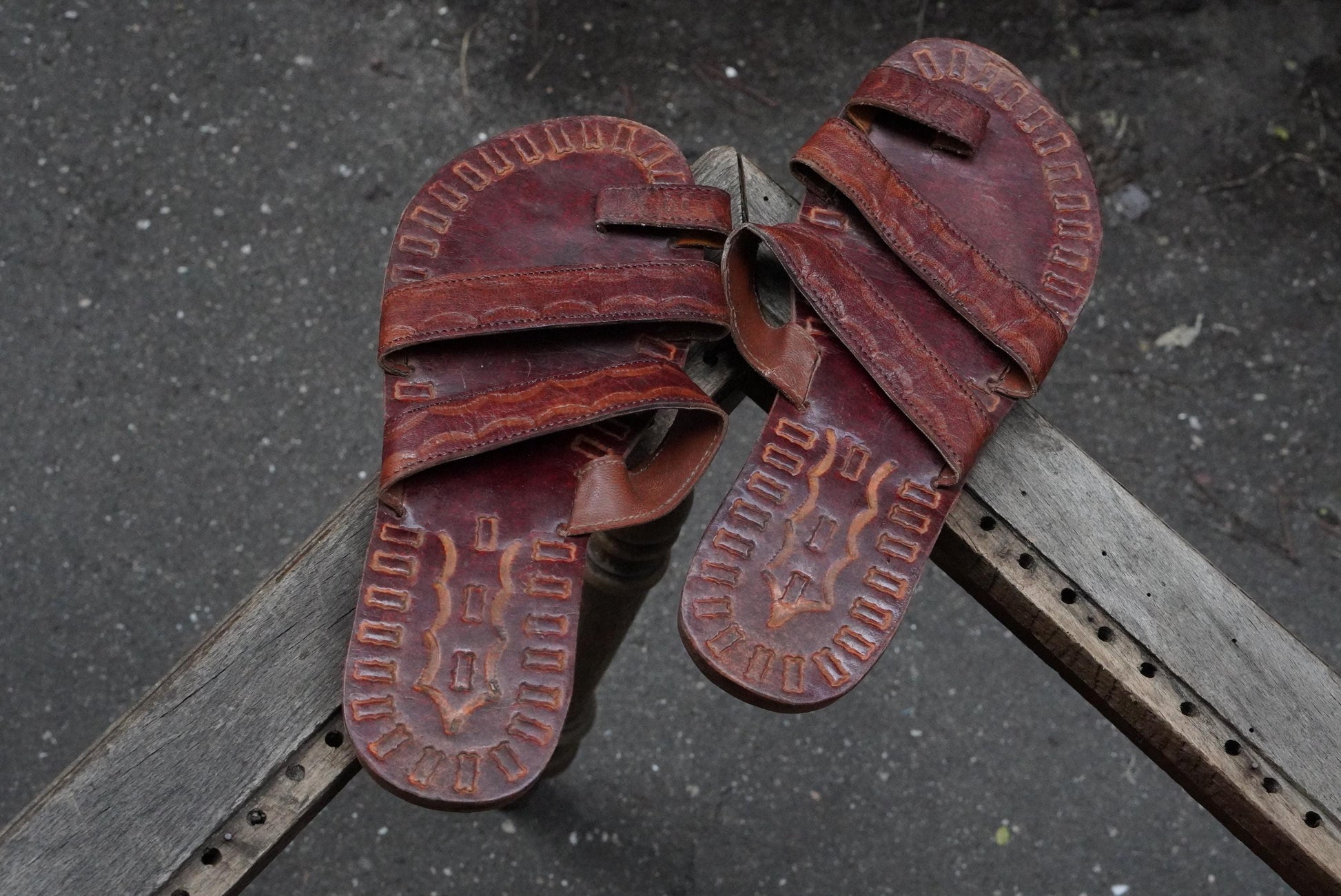 Vintage Leather Sandals Brown Handmade Slides Toe Loop Strappy Bohemian Ethic 7 8