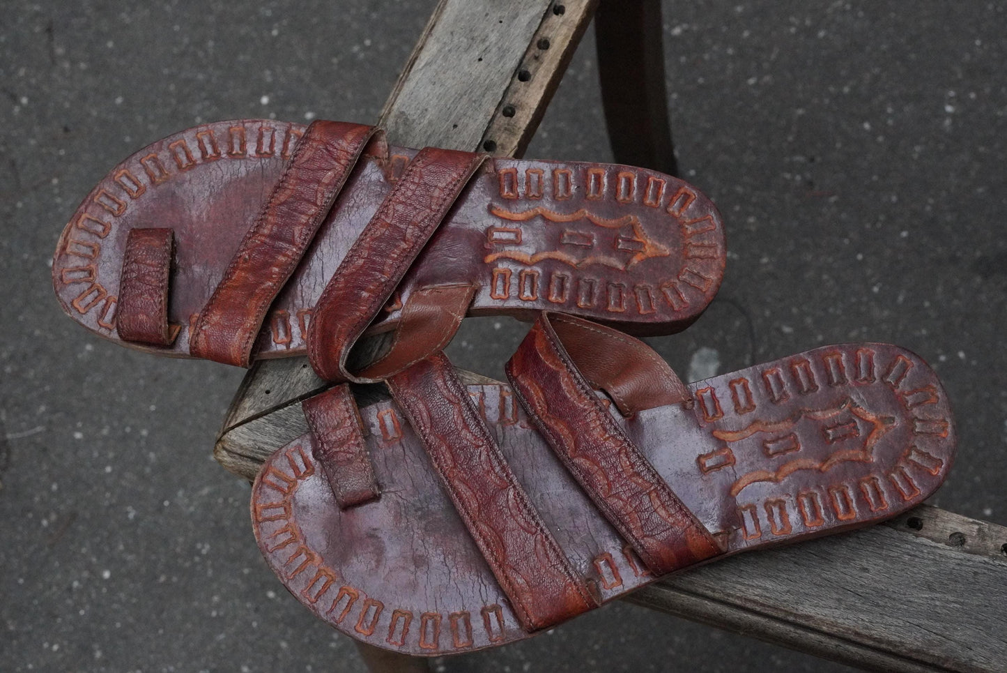 Vintage Leather Sandals Brown Handmade Slides Toe Loop Strappy Bohemian Ethic 7 8