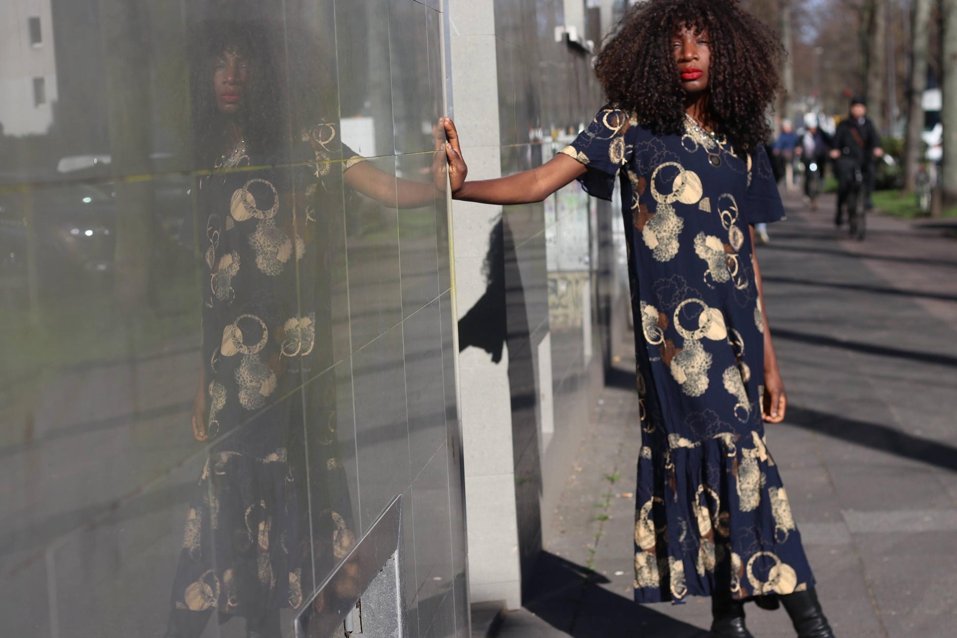 Vintage Navy Abstract Print Maxi Dress Ruffle Hem Drop Waist Boho Art Deco Style