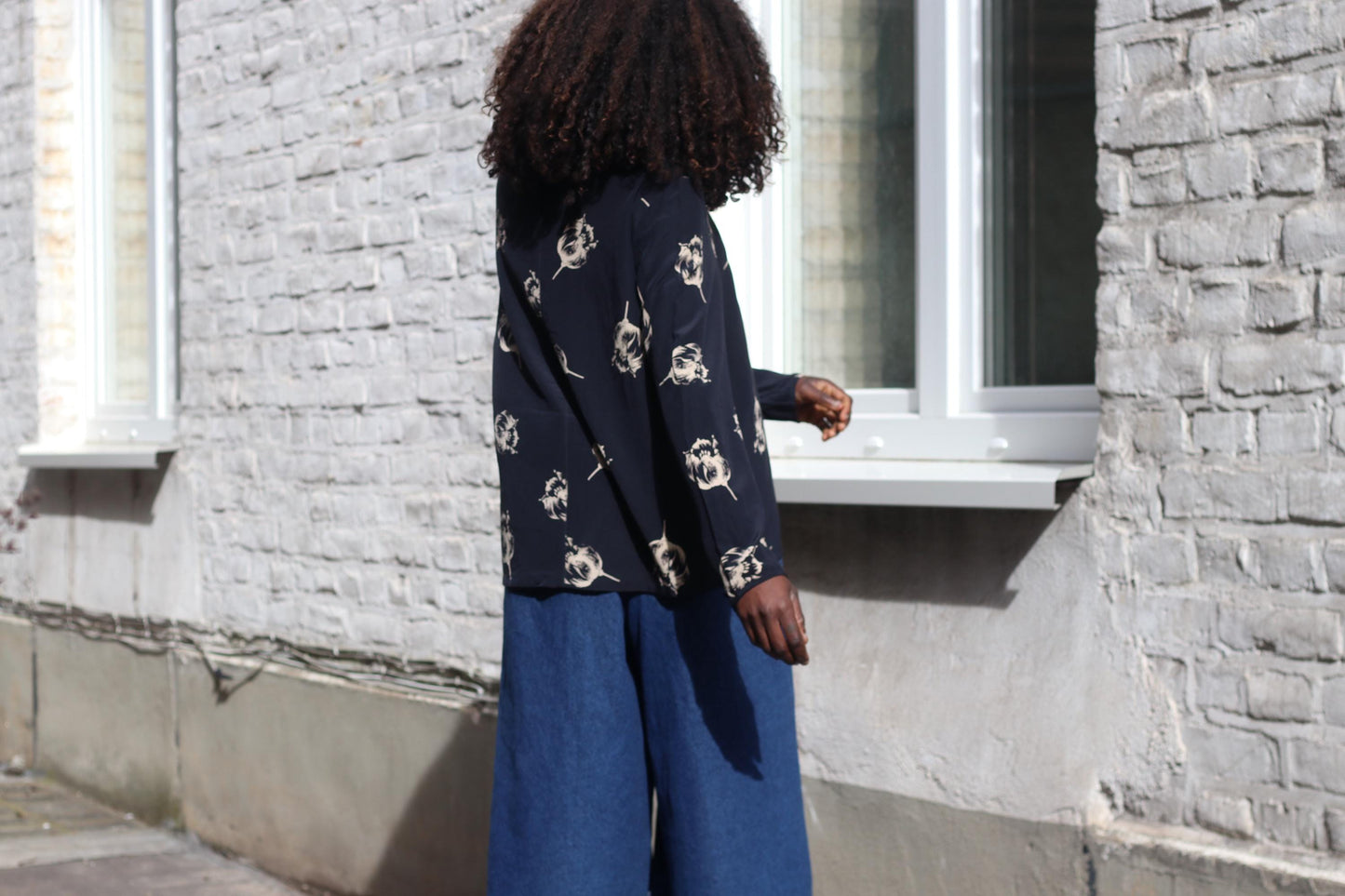 Vintage Silk Blouse with Floral Print| Long Sleeve Monochrome Minimalist Top M L