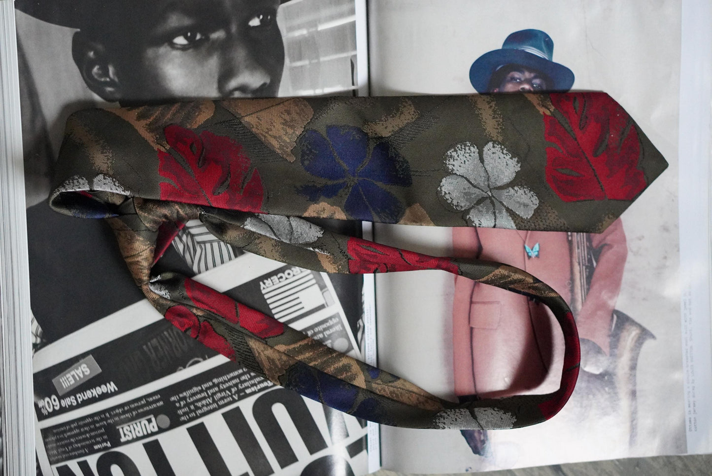 Vintage Atelier Torino Tie 90s Tropical Floral Red Blue Monstera Leaf Pattern