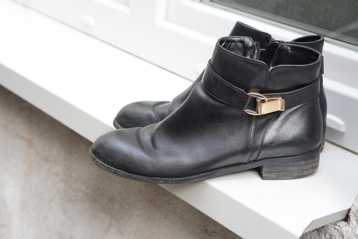 Vintage Buffalo London Black Leather Ankle Boots Buckle Detail Size 40 Minimalist