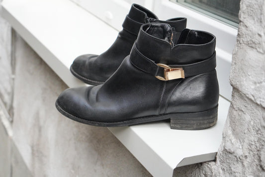 Vintage Buffalo London Black Leather Ankle Boots Buckle Detail Size 40 Minimalist
