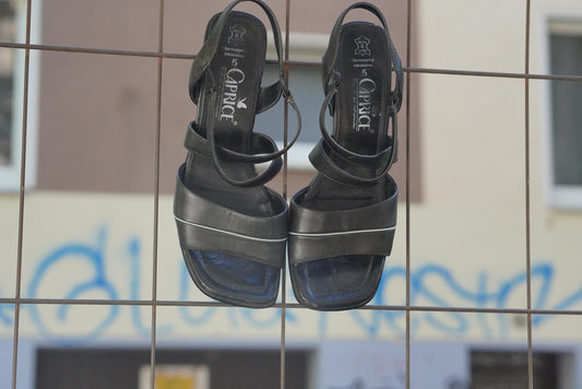 Caprice Vintage 90s Black Leather Sandals Square Toe Block Heel Strappy Mules 5