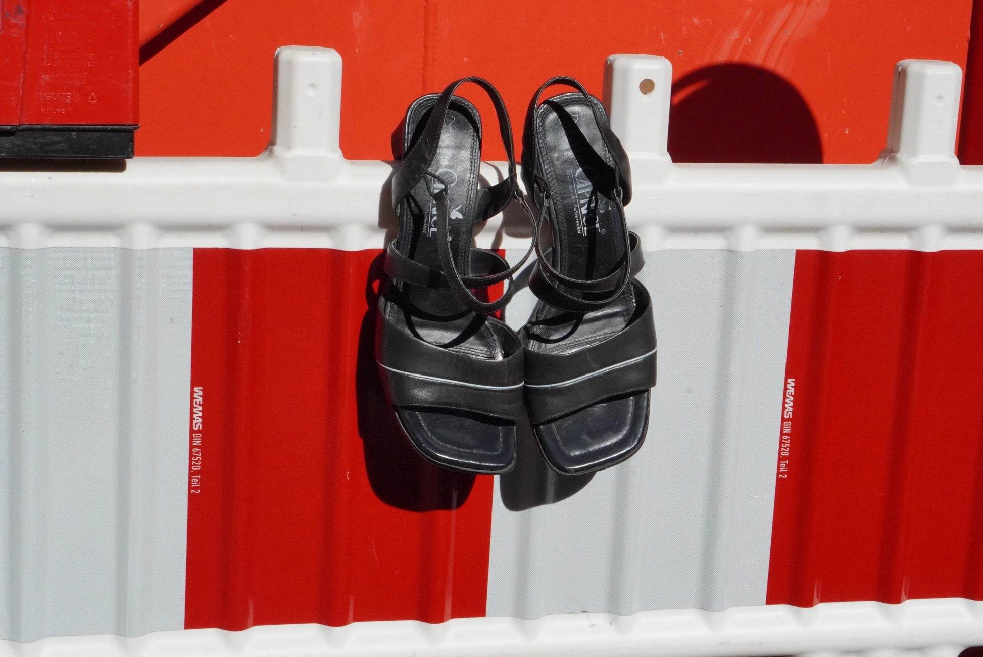 Caprice Vintage 90s Black Leather Sandals Square Toe Block Heel Strappy Mules 5