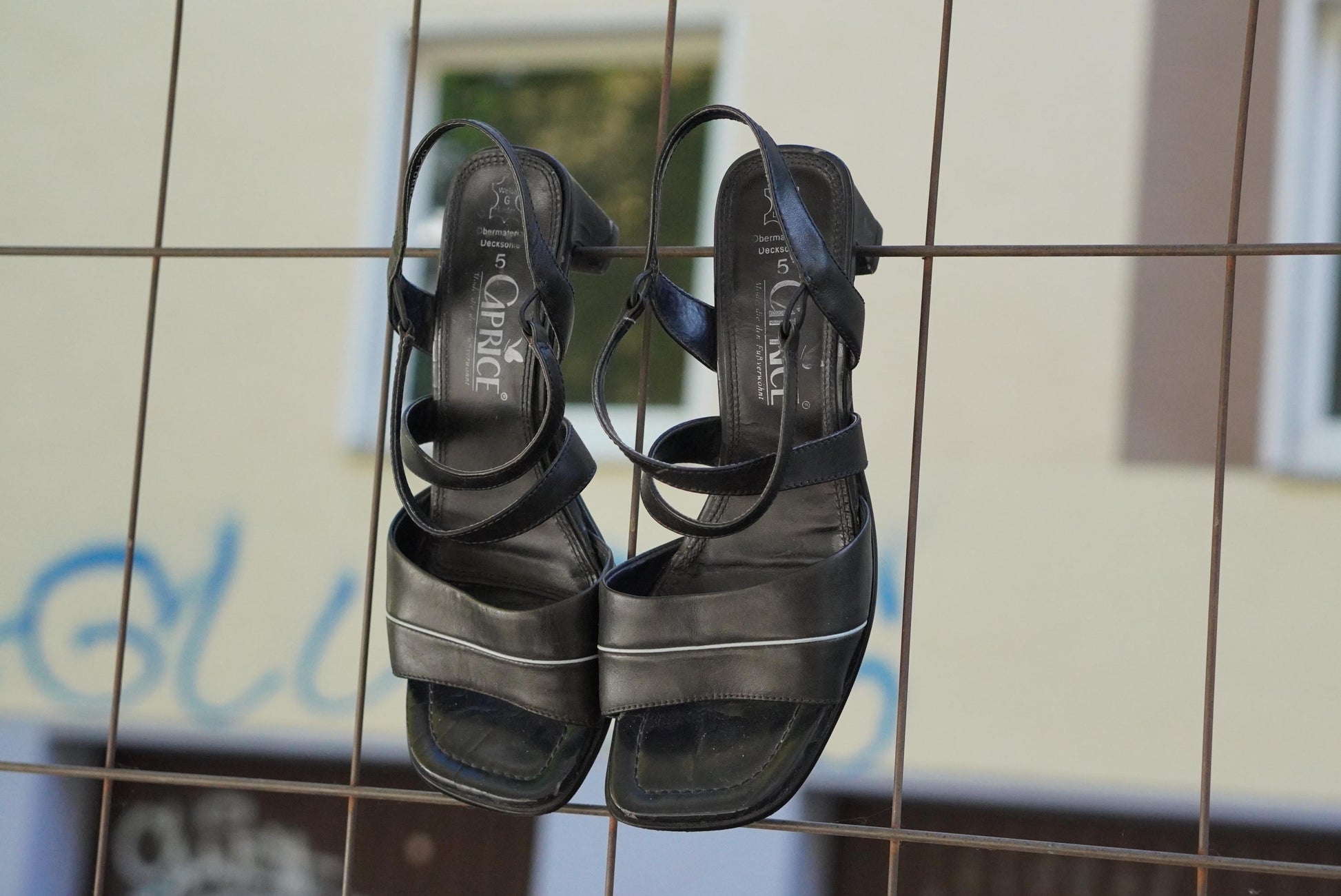 Caprice Vintage 90s Black Leather Sandals Square Toe Block Heel Strappy Mules 5