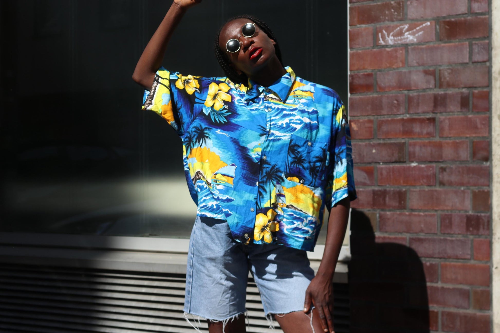 Vintage 90s Hawaiian Shirt Blue Tropical Beach Print Oversized Surf Shirt