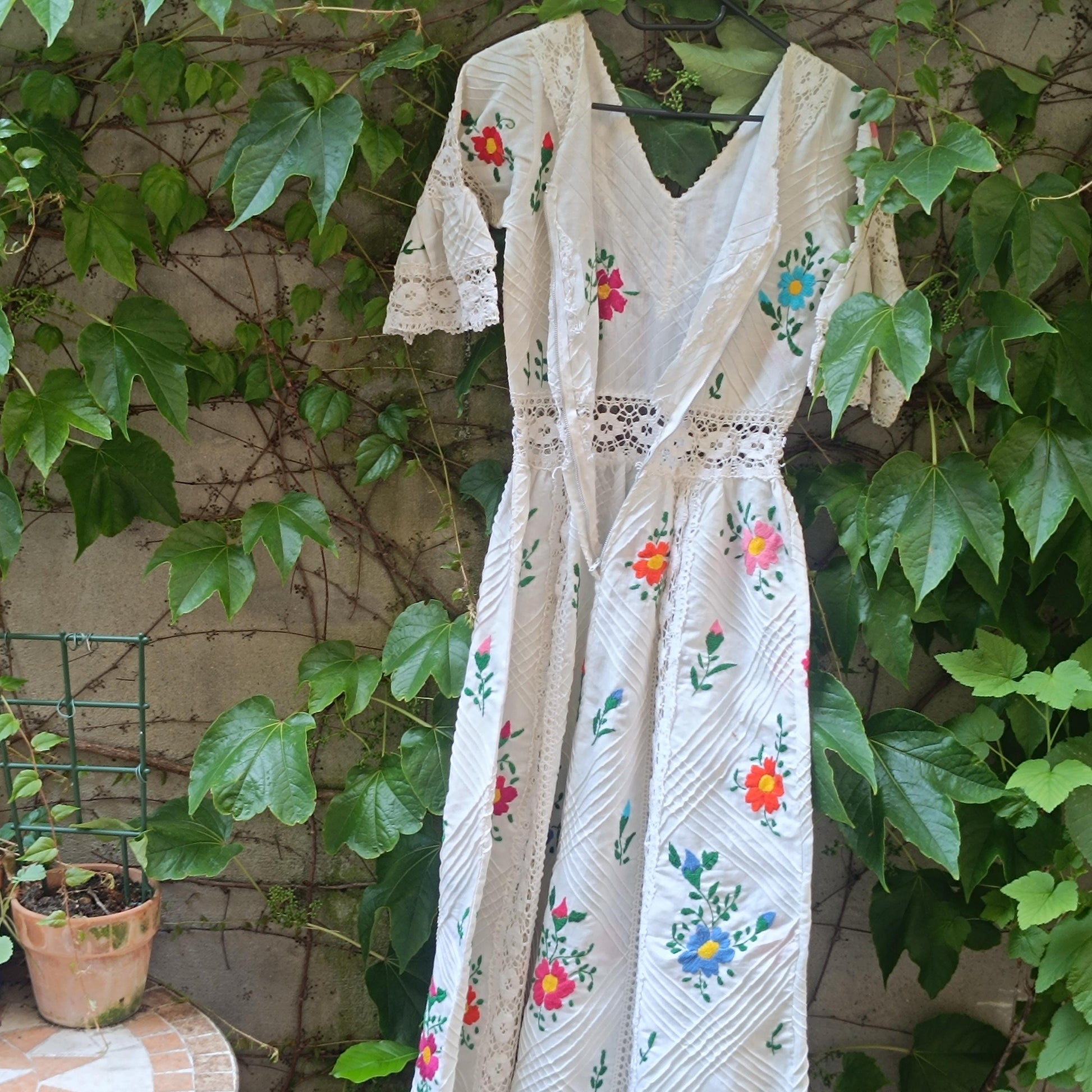 Vintage 70s Mexican Embroidered Maxi Dress White Cotton Lace Boho Wedding Dress XS