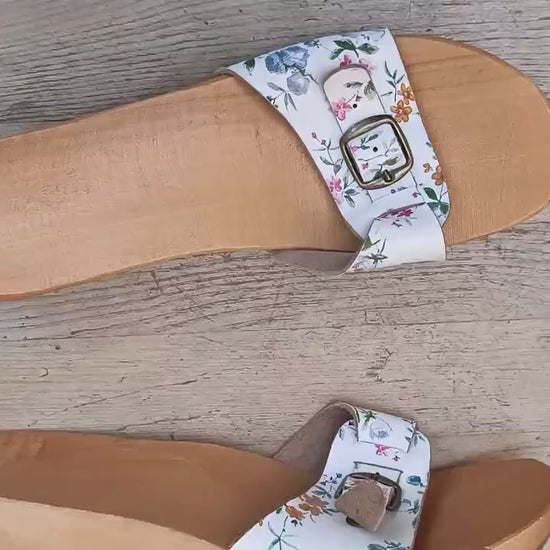 Vintage Floral Clogs - Swedish Style - Size 40 - White Leather & Wood - Boho Chic Shoes