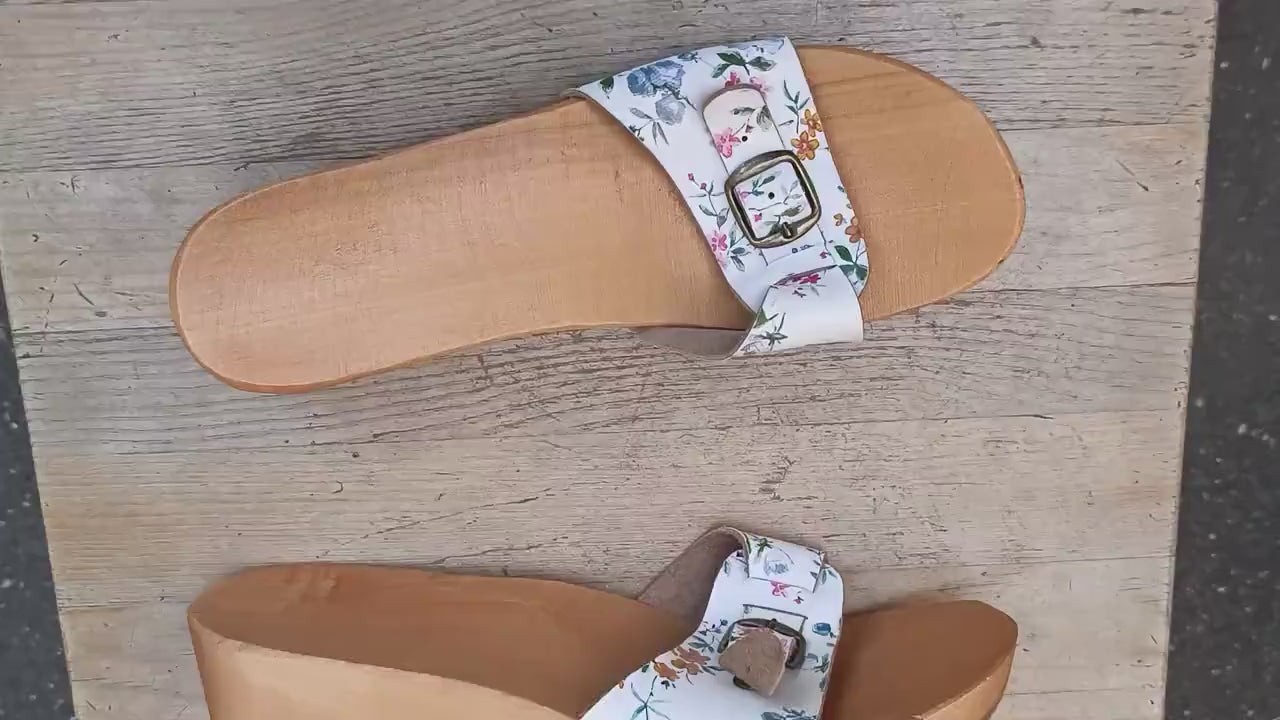 Vintage Floral Clogs - Swedish Style - Size 40 - White Leather & Wood - Boho Chic Shoes
