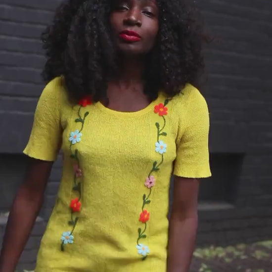 Vintage Yellow Knit Top–Floral Embroidered 70s Style Tee–Retro Short Sleeve Fitted Shirt Bright Boho Chic Cottagecore Blouse
