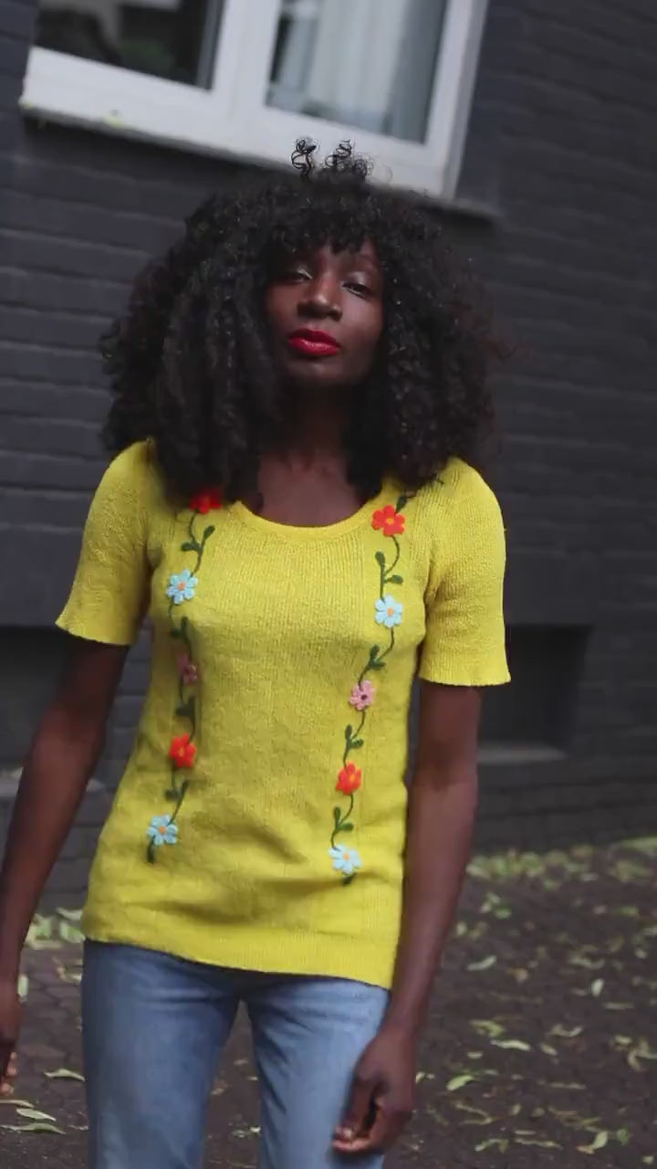 Vintage Yellow Knit Top–Floral Embroidered 70s Style Tee–Retro Short Sleeve Fitted Shirt Bright Boho Chic Cottagecore Blouse