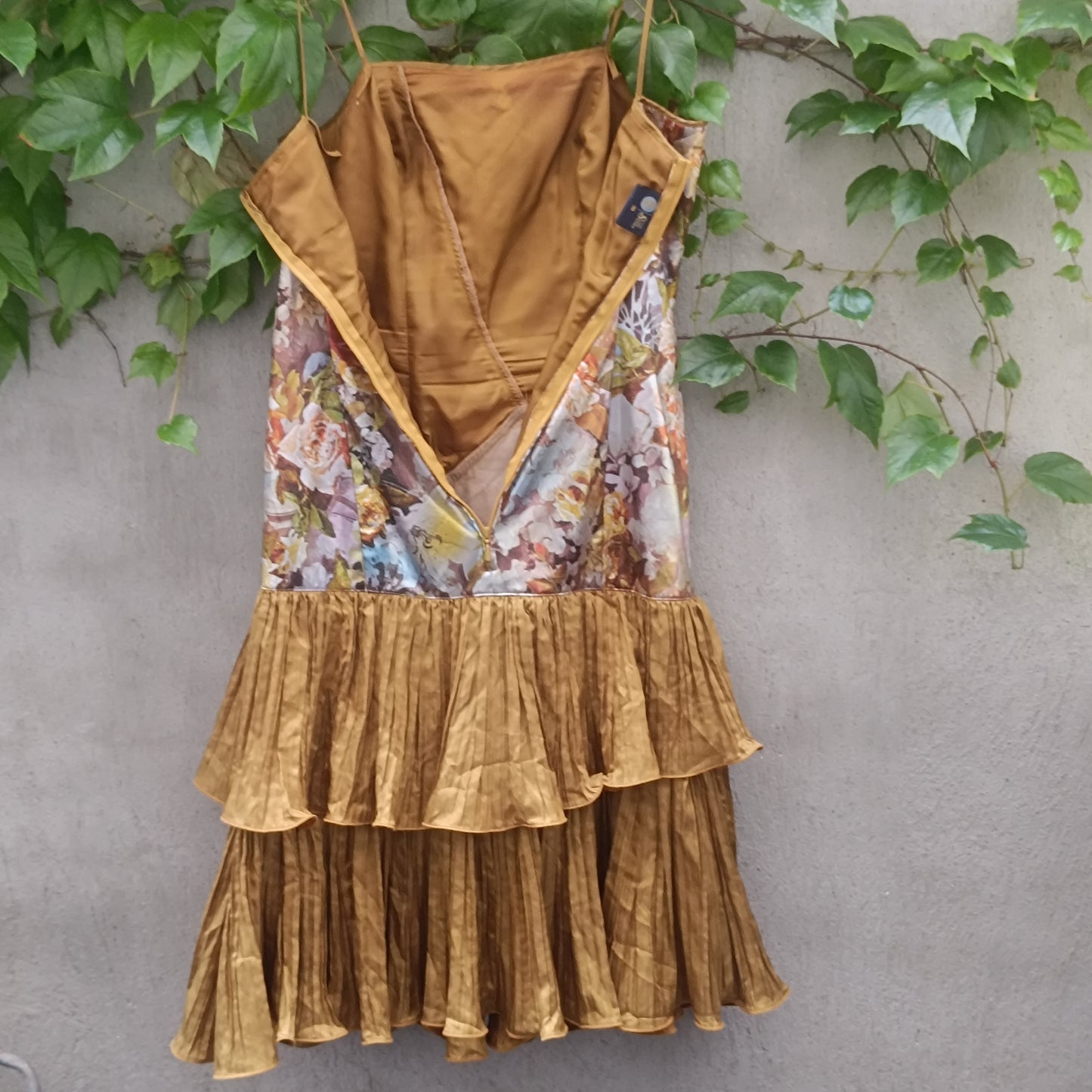 Vintage 1980s Metallic Gold Brocade Ruffle Party Dress Floral Prom Cocktail