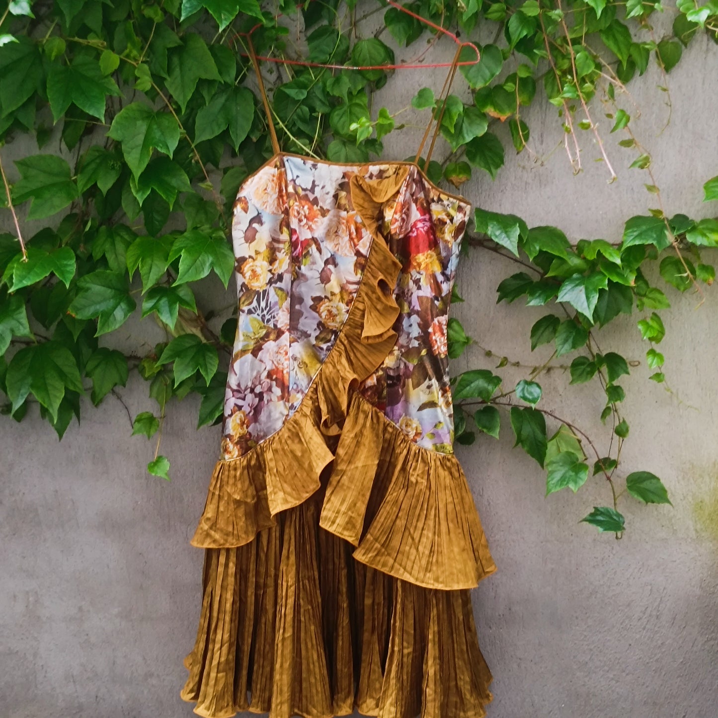 Vintage 1980s Metallic Gold Brocade Ruffle Party Dress Floral Prom Cocktail