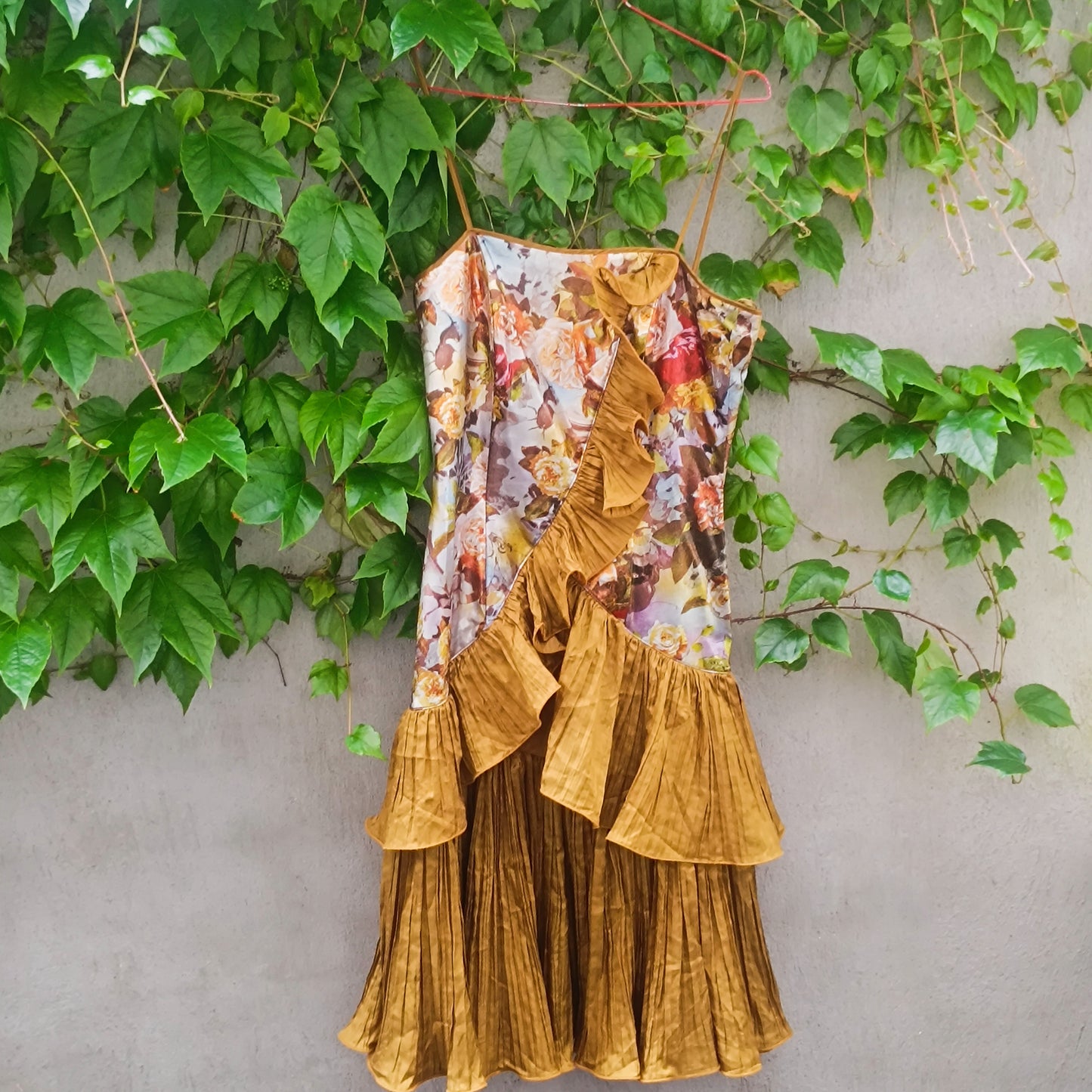 Vintage 1980s Metallic Gold Brocade Ruffle Party Dress Floral Prom Cocktail