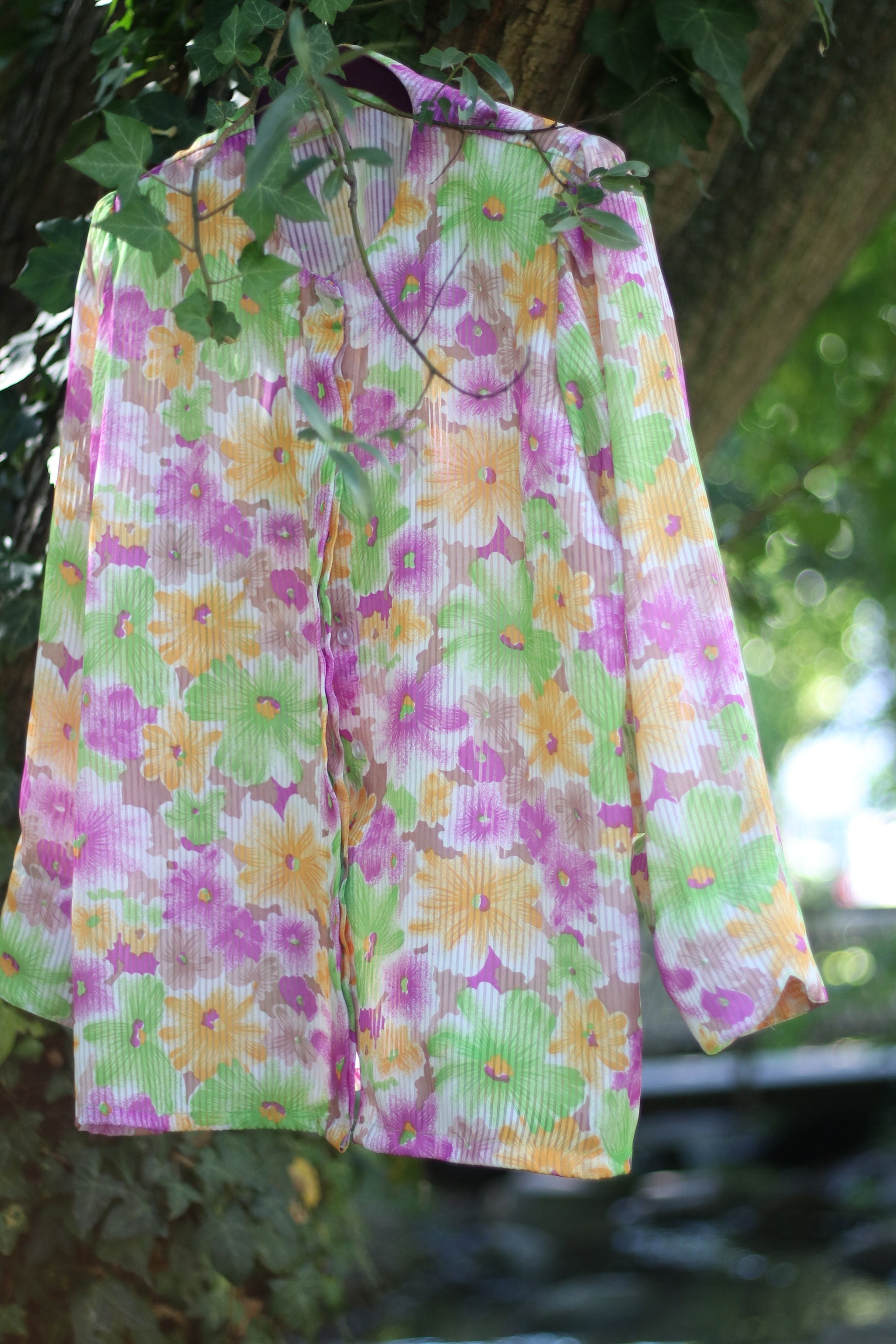 Vintage 80s Floral Print Textured Round neck Blouse Size Small