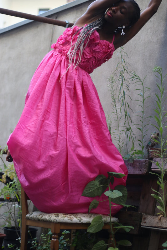 Vintage Laura Philips Pink Elegant dress with Tulle and Floral Embellishments on top Medium