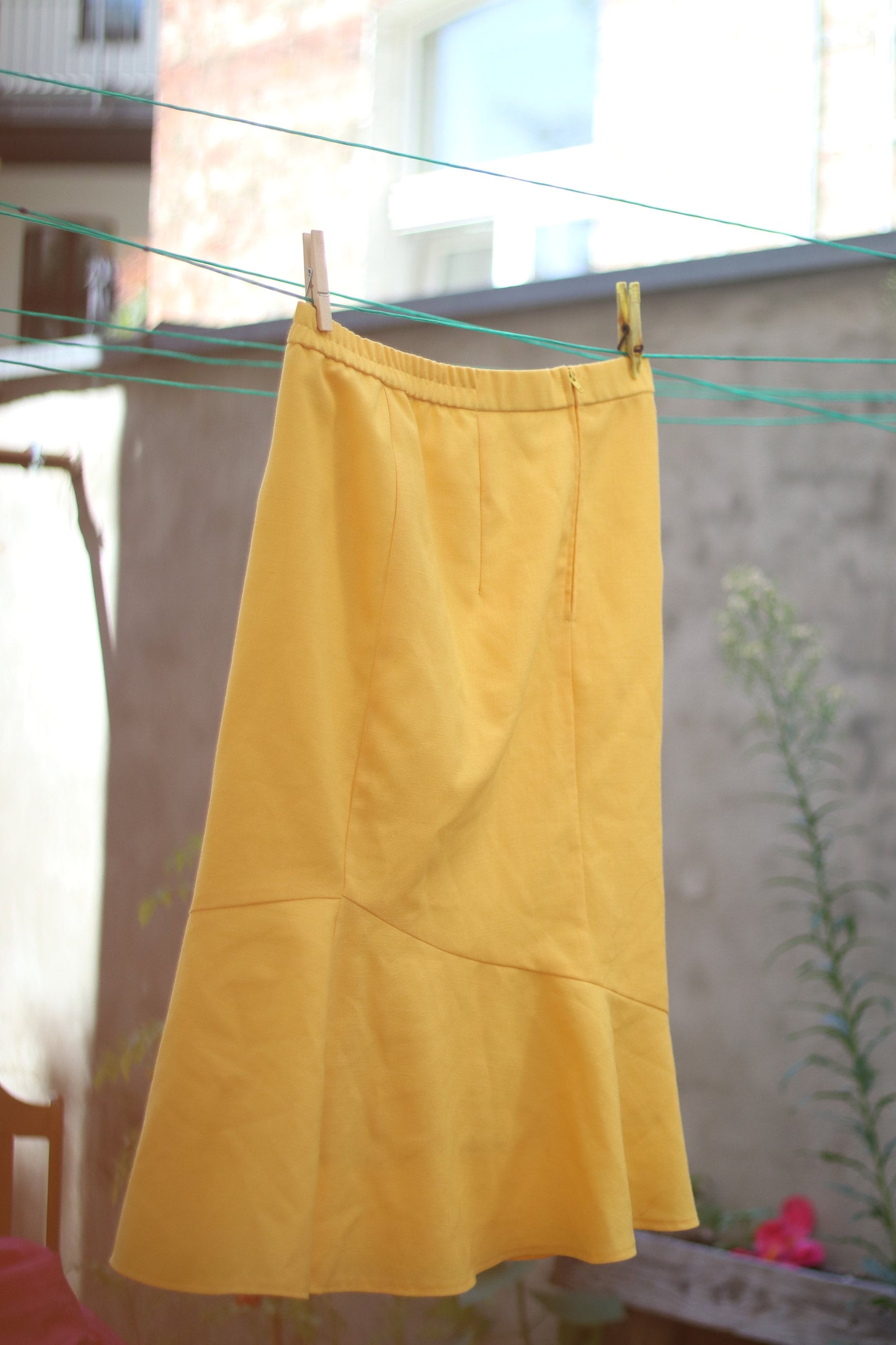 Vintage 80s yellow high waisted skirt with frilly hemline size small to medium