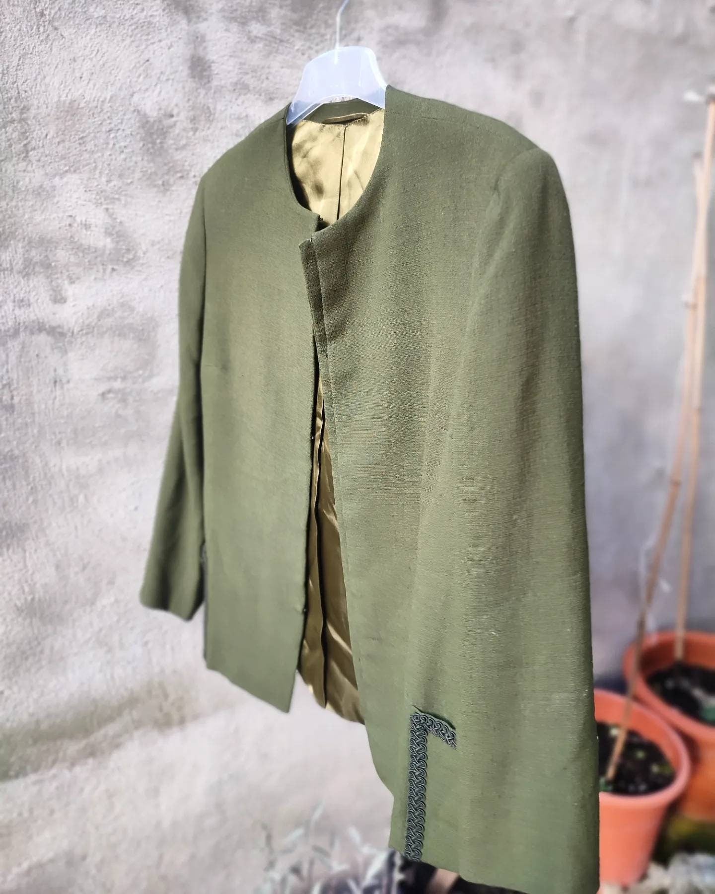 Vintage blazer with statement embroidered details | Collarless Green Spring Blazer|