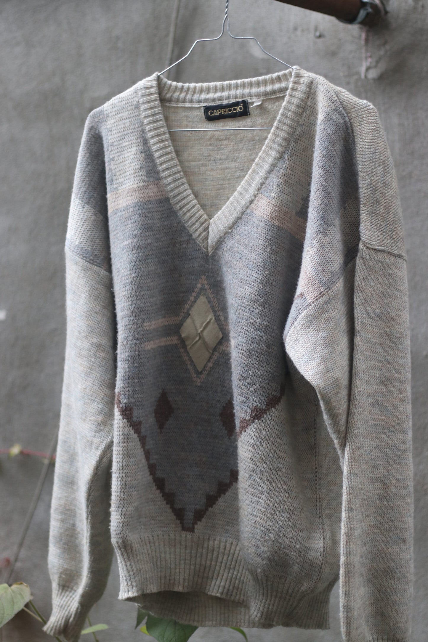 90s Grey Sweater| Vintage V neck Sweater with Abstract print| Maximalist Cozy long sleeve winter jumper