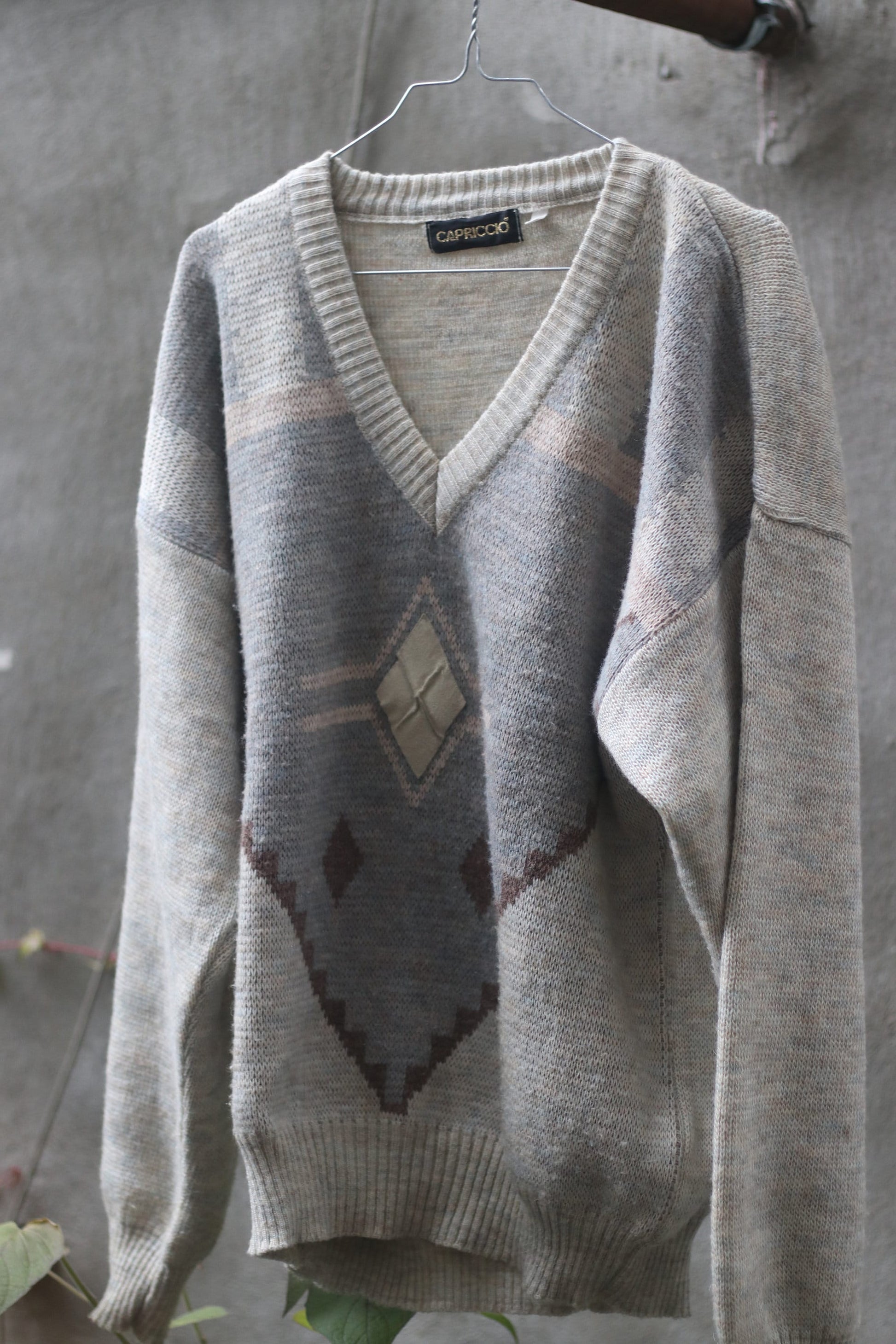 90s Grey Sweater| Vintage V neck Sweater with Abstract print| Maximalist Cozy long sleeve winter jumper