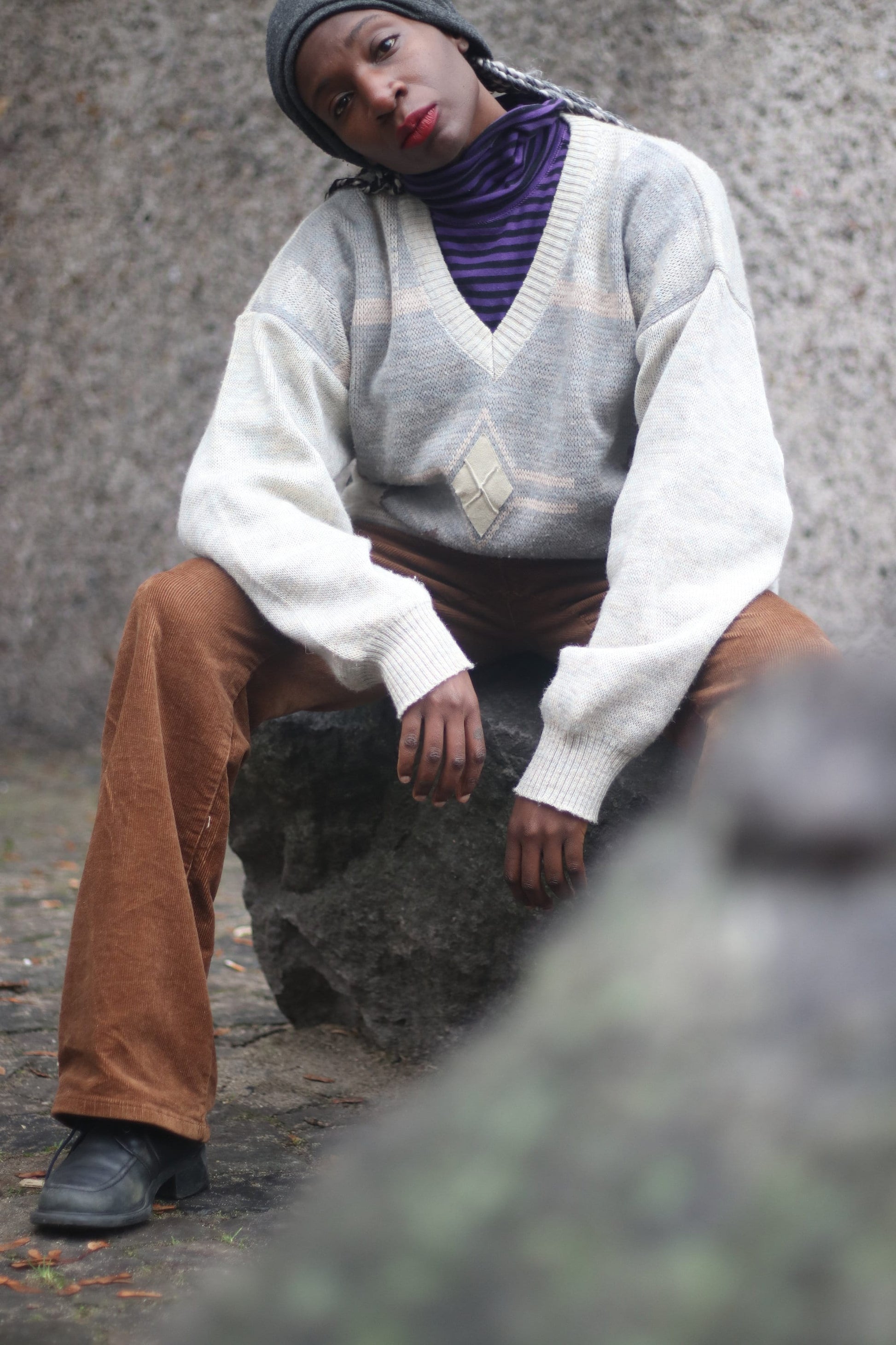 90s Grey Sweater| Vintage V neck Sweater with Abstract print| Maximalist Cozy long sleeve winter jumper
