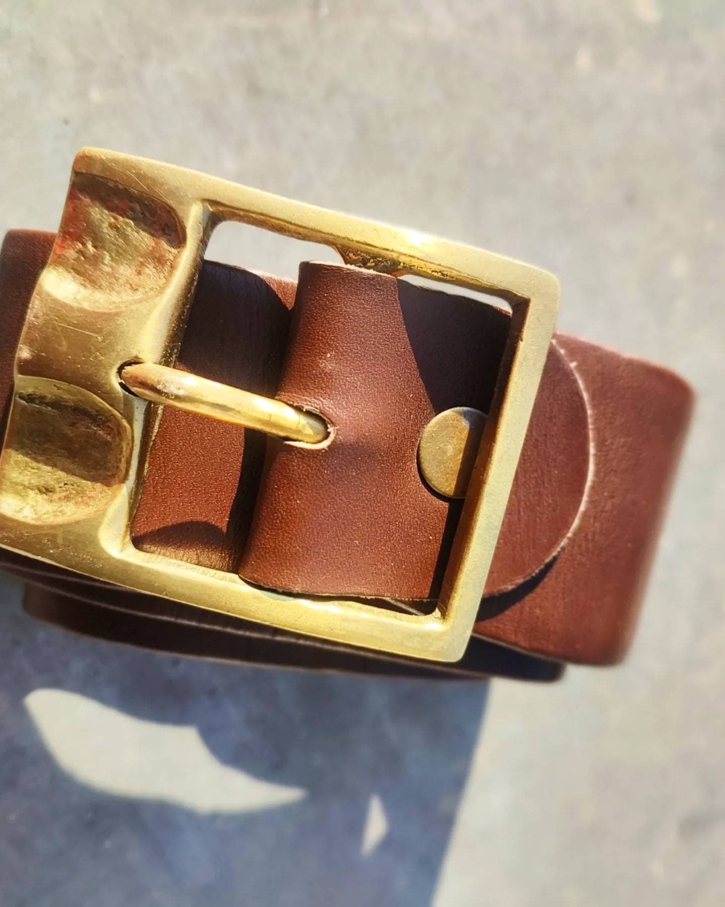90s Leather Belt with Statement Gold Colored Buckle| Classic Vintage brown belt