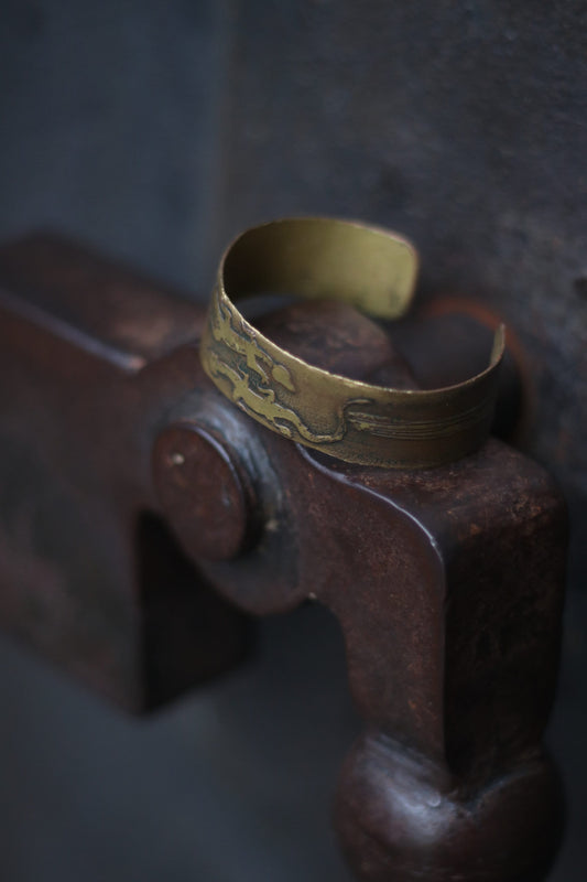 Unique Vintage Brass Colored Bracelet with reptilian motif