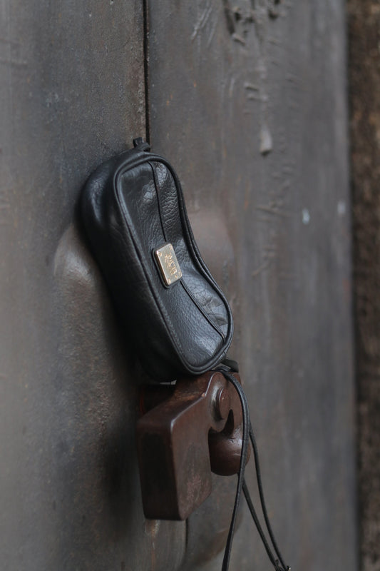 Compact Leather Bag in Black Vintage small MB leather bag