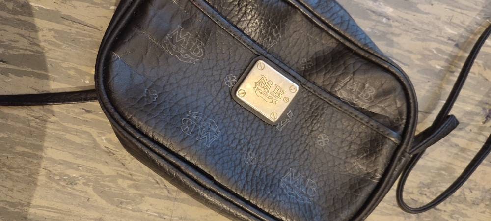 Compact Leather Bag in Black Vintage small MB leather bag