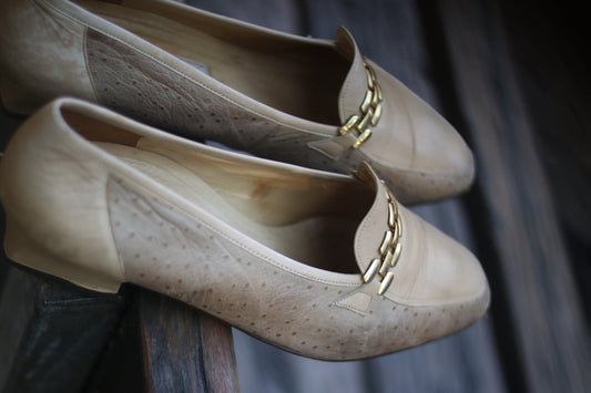 80s Gabor Brogues in Creme Vintage Preppy Slip Ins with Chain Detail