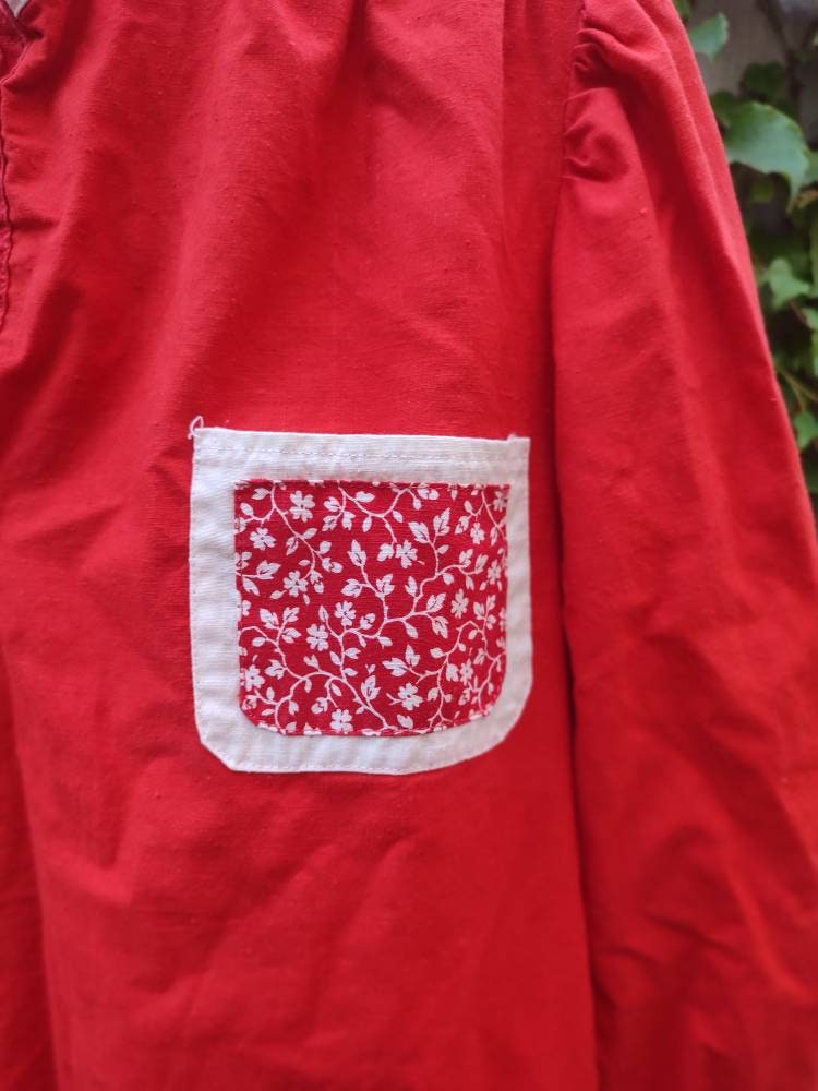 70s red cotton Summer dress| Country Inspired vintage design with pockets and floral print details