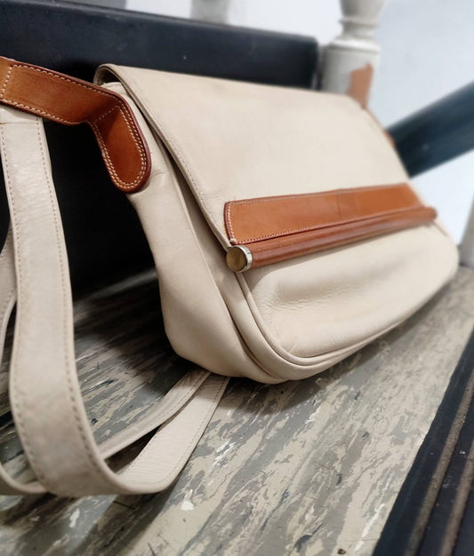 70s leather bag with wooden details| Vintage Minimalist cream and brown shoulderbag