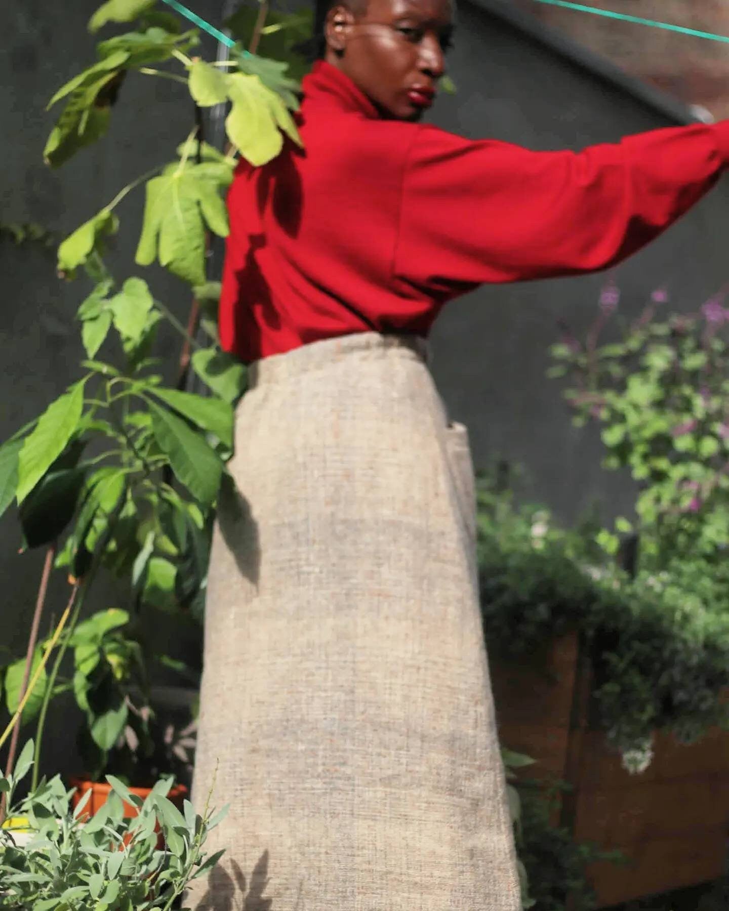 Vintage Pleated Brown Skirt | Feminine Maxi Skirt with pockets | Country-inspired design