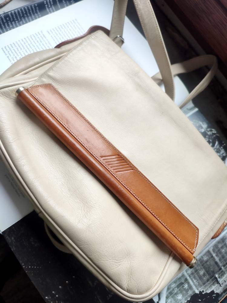 70s leather bag with wooden details| Vintage Minimalist cream and brown shoulderbag