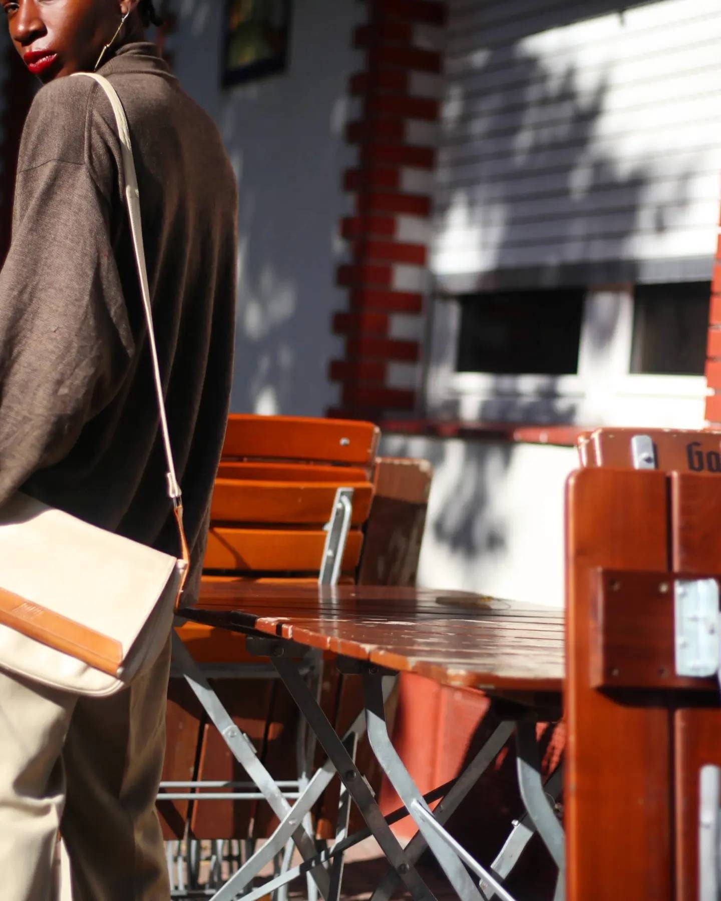 70s leather bag with wooden details| Vintage Minimalist cream and brown shoulderbag