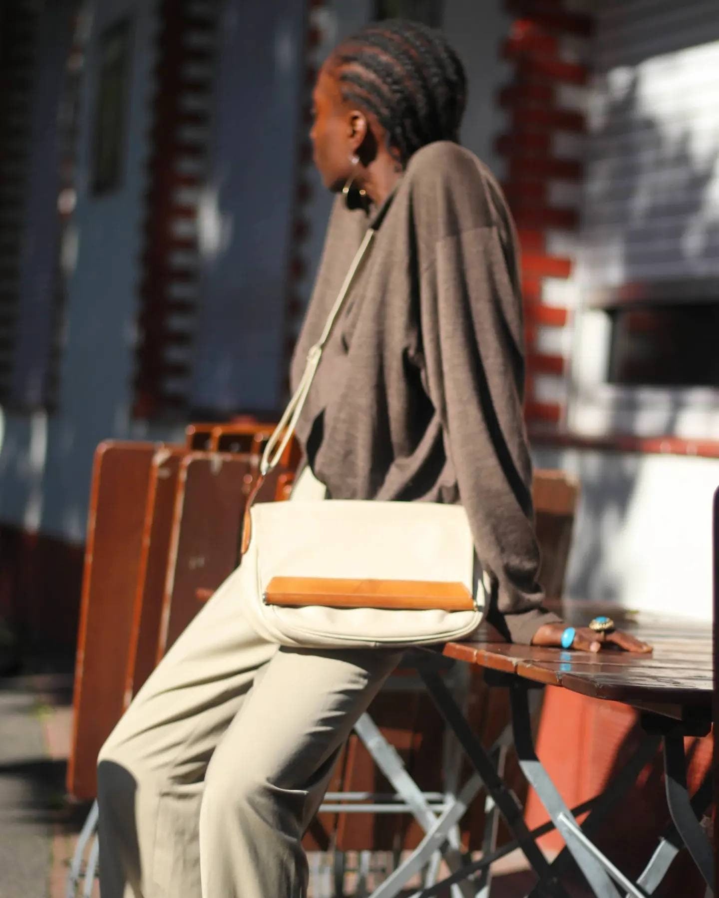70s leather bag with wooden details| Vintage Minimalist cream and brown shoulderbag