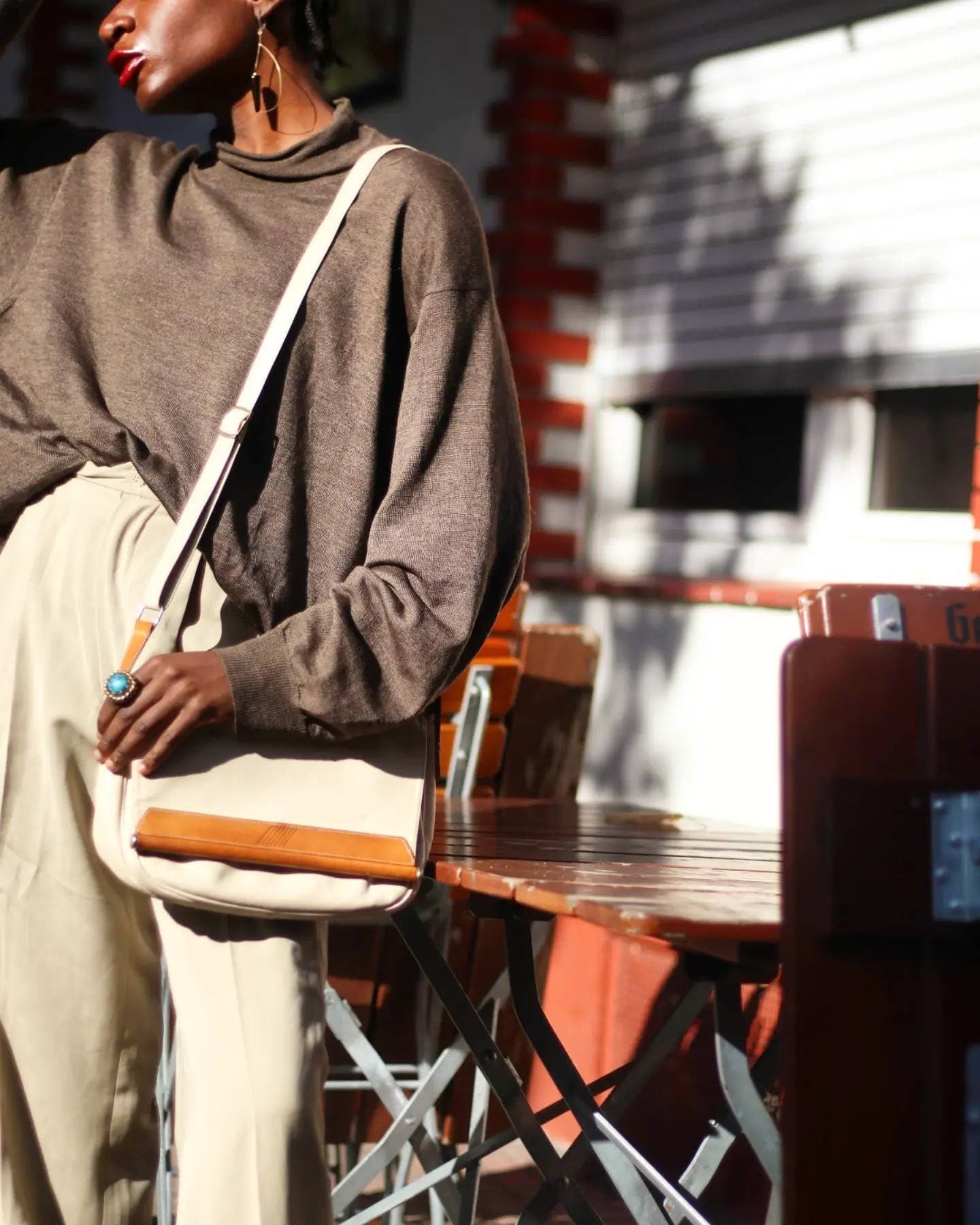 70s leather bag with wooden details| Vintage Minimalist cream and brown shoulderbag