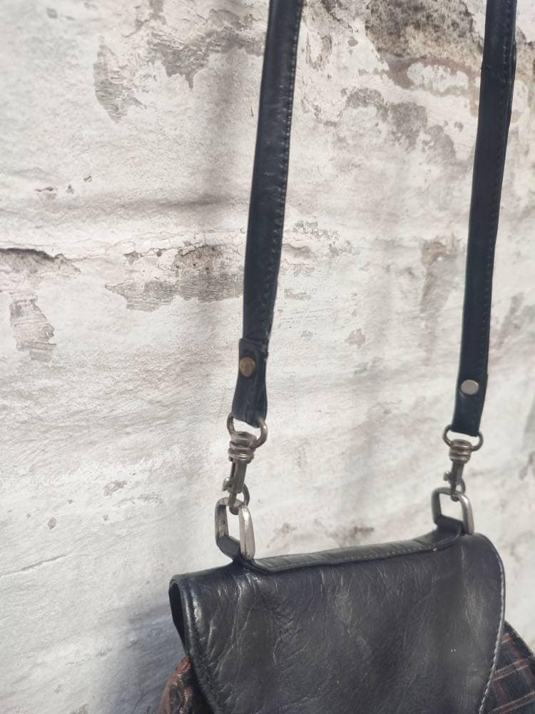 Vintage Mini Leather bag with statement brown details| 70s compact shoulder bag with striped lining| Minimalist small crossbody bag