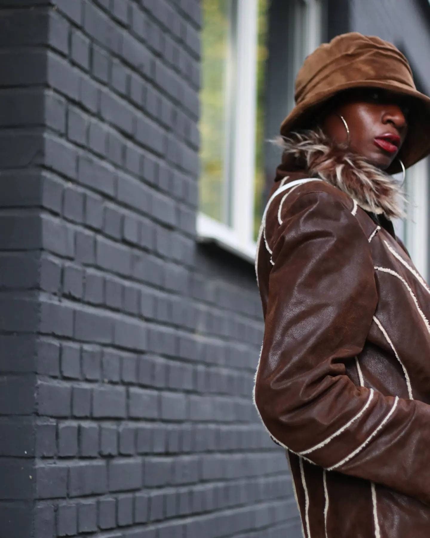 Y2K Leather Jacket with Faux Fur Trimmings| Vintage Brown Fitted Leather Coat with Faux shearling lining |Bohemian Winter Jacket