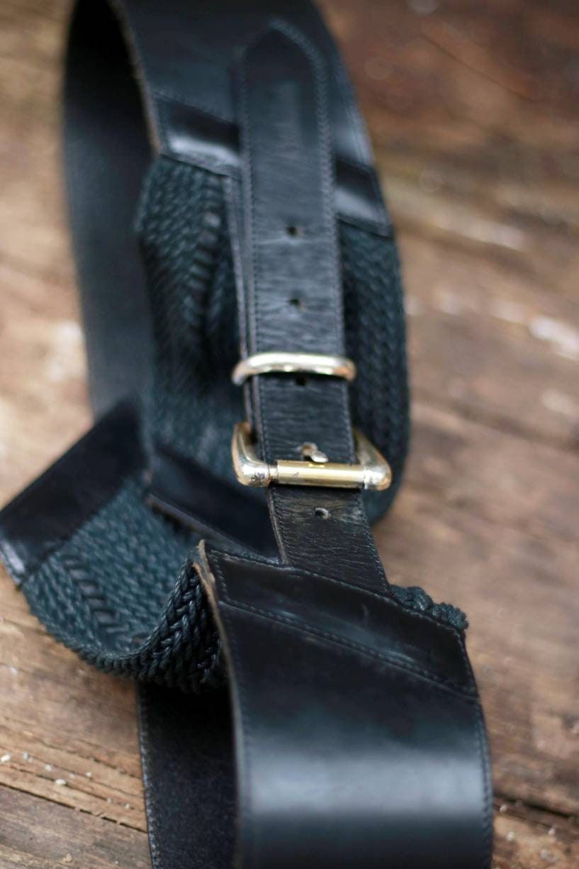 70s leather and fabric waist belt| Vintage minimalist belt in black