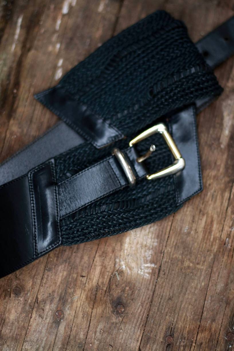 70s leather and fabric waist belt| Vintage minimalist belt in black