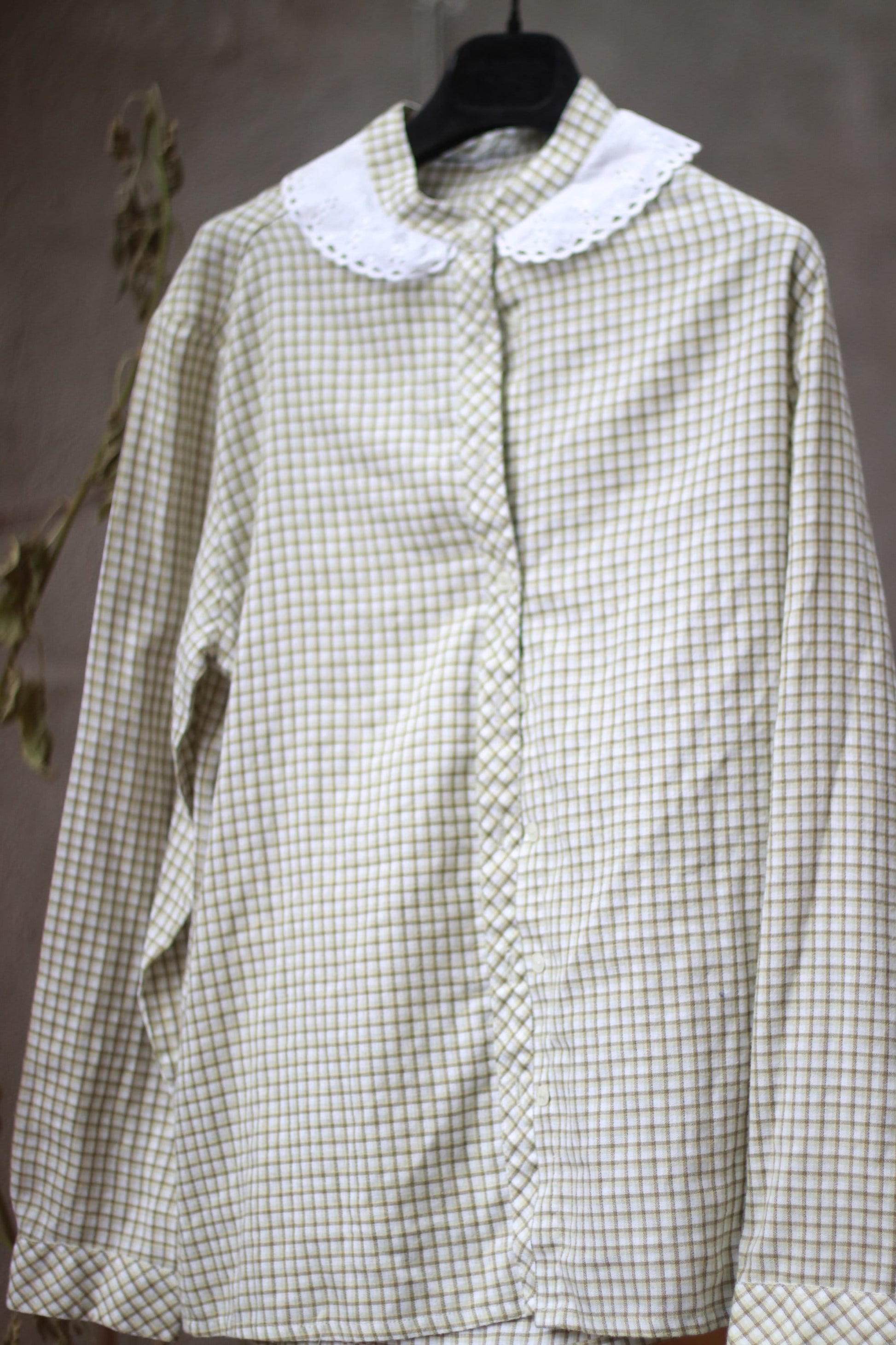 Vintage Cottage Core Checkered Blouse | 80s statement collar buttoned down design in green and white.