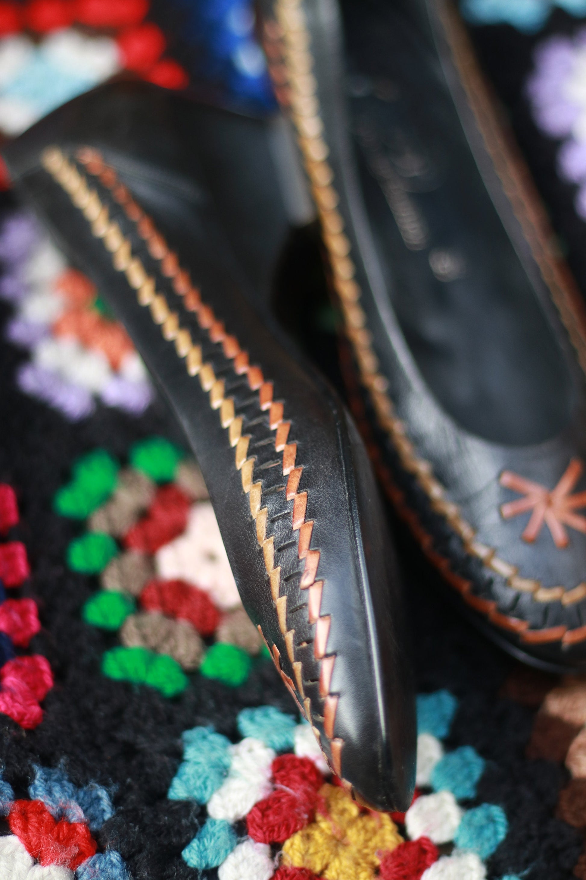Vintage Gabor wedged flats with woven details| 80s Bohemian inspired black and brown Leather Ballet Flats