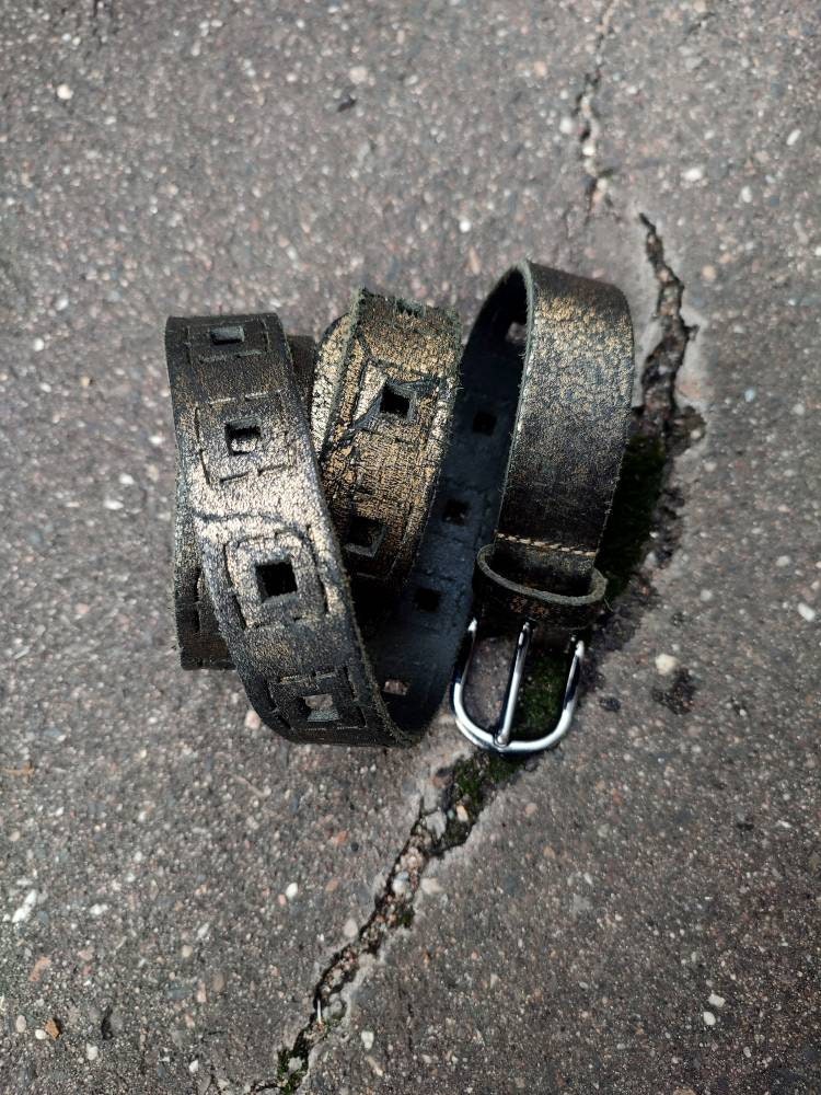 Vintage metallic black belt | Y2k skinny belt with shimmer