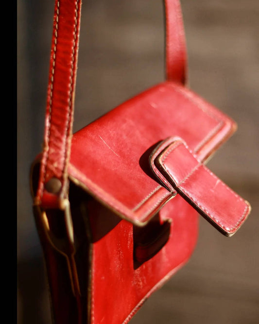 Vintage Minimalist mini handbag in red| 80s compact classic shoulder bag