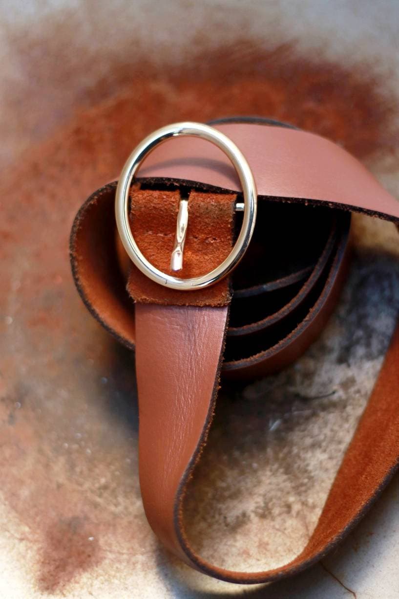 90s Minimalist leather belt| Vintage 90s brown belt with silver colored round buckle
