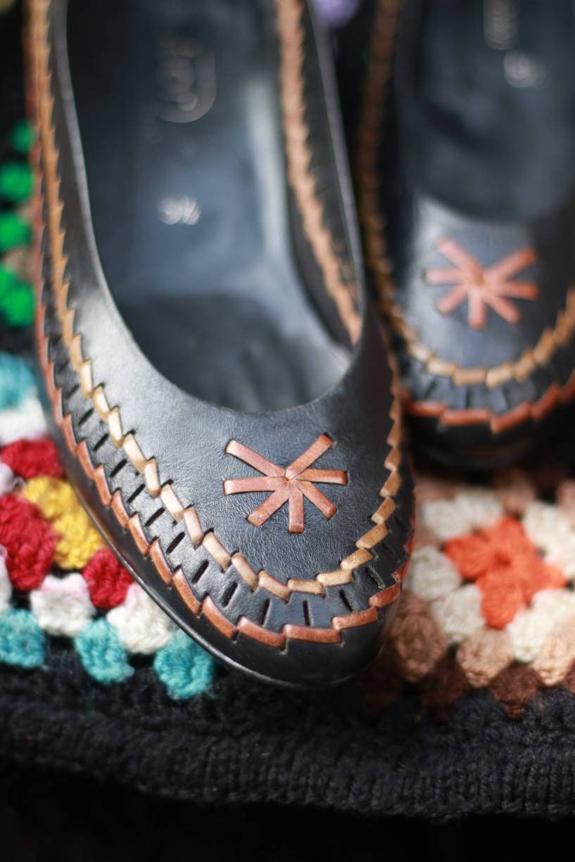 Vintage Gabor wedged flats with woven details| 80s Bohemian inspired black and brown Leather Ballet Flats
