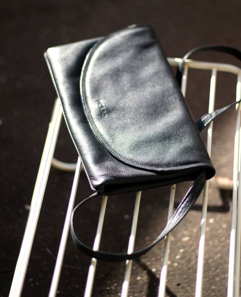 90s Picard leather shoulder bag| Vintage minimalist hand bag in black with detachable straps